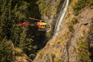 survol du mini trou de fer en hélicoptère avec Mafate Hélicoptères